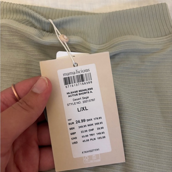 Mamalicious Maternity active seamless shorts sage L/XL - Picture 3 of 5